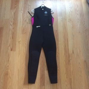 Cold weather sleeveless wetsuit